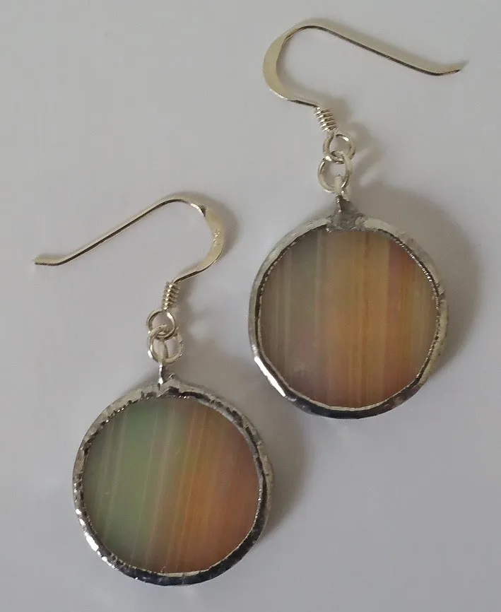 BOUCLES D'OREILLE CLIO EN VERRE BEIGE 