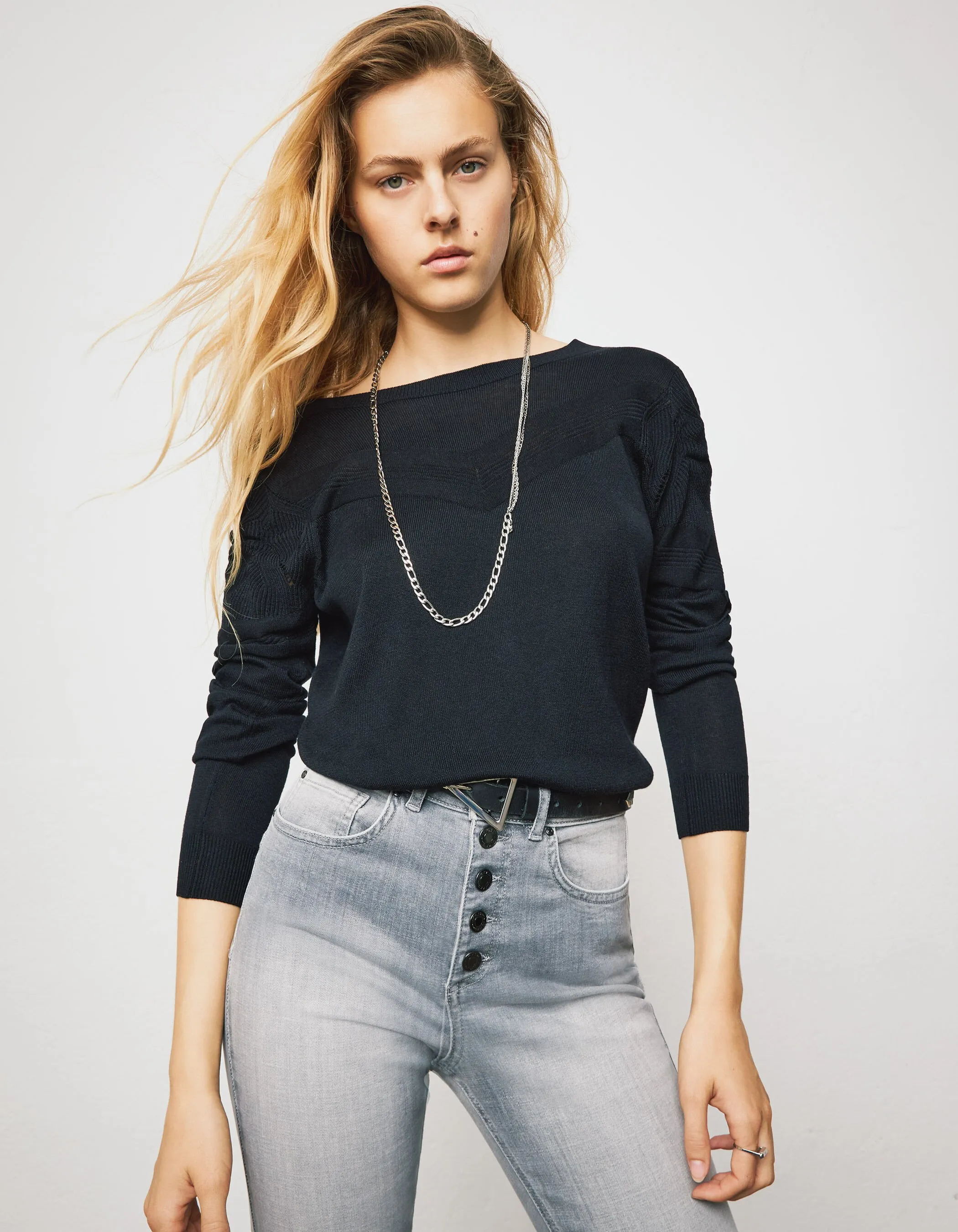 Cardigan court coloris noir devant dos chevrons femme