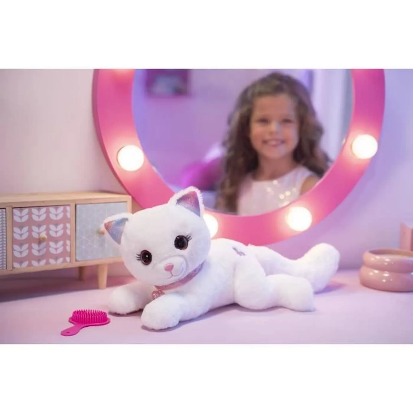 Gipsy Toys - Cuty Bella Fashionista - Peluche Interactive Chat – Toute Douce Qui s’illumine au Rythme de Jolies Mélodies - 30 cm