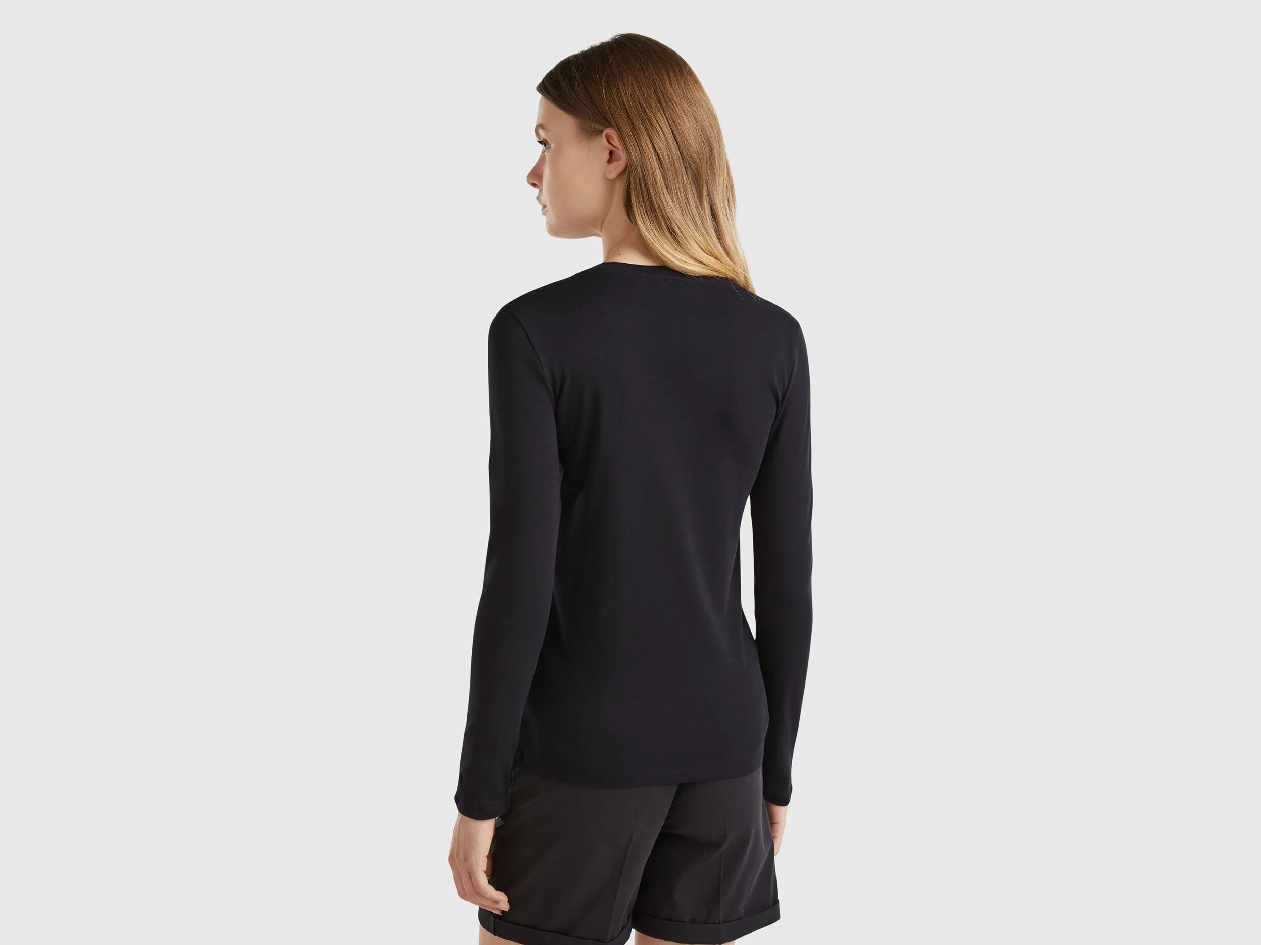 T-shirt à manches longues avec col en V