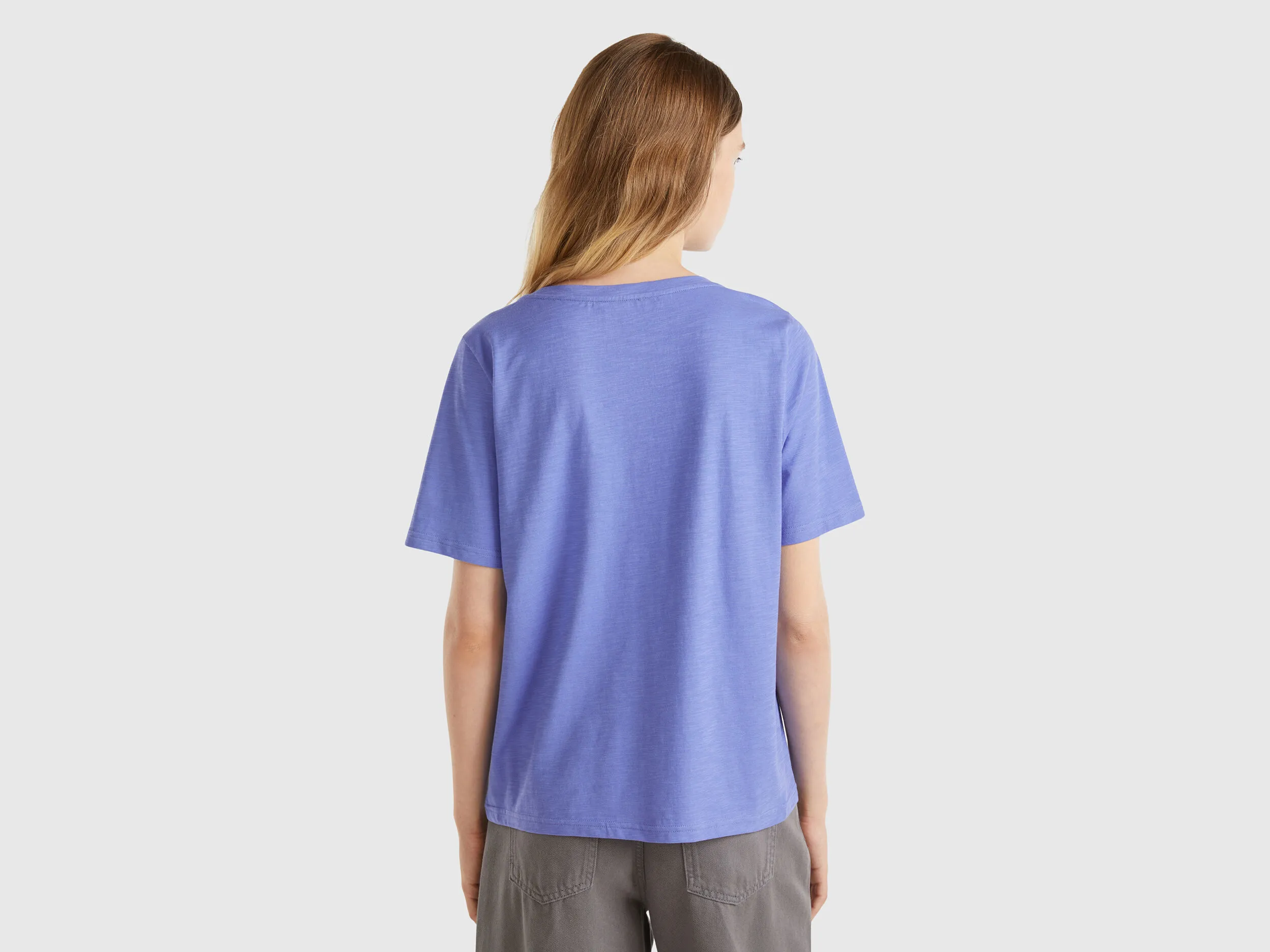 T-shirt en coton flammé à col en V