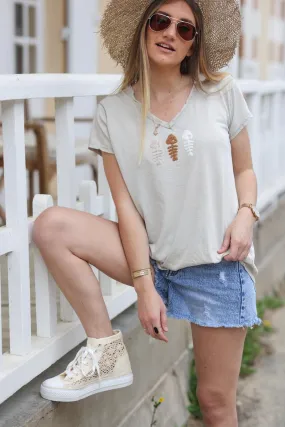 Tshirt beige délavé coton col v franges trio poissons bouclettes